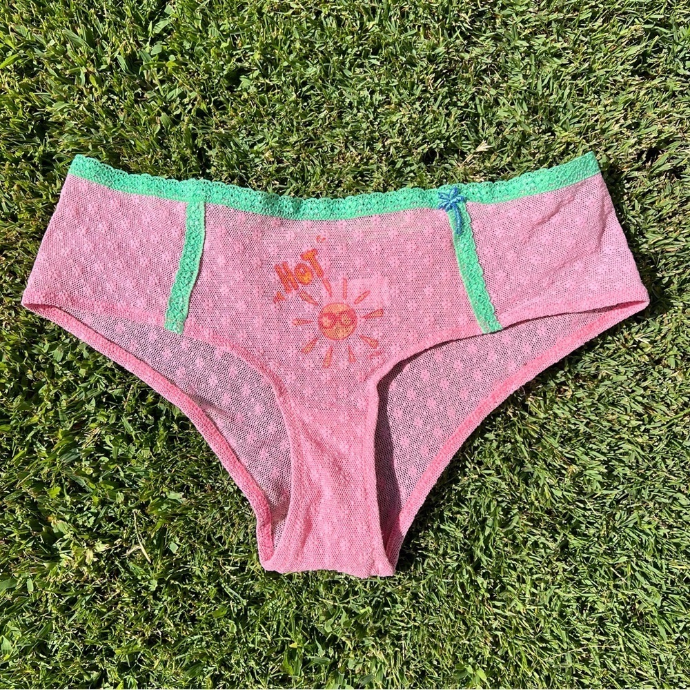 Y2K Victoria’s Secret Pout Hipster Panty Hot Sunshine Palm Tree Sheer Floral Med